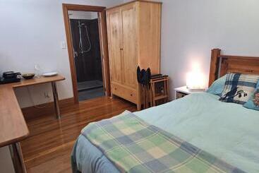 پانسیون Hansen Park Guest Cottage