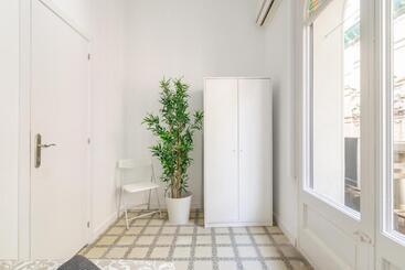 هاستل Amat Private Rooms Near Plaza Universitat