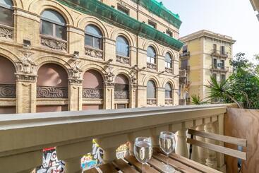 هاستل Amat Private Rooms Near Plaza Universitat