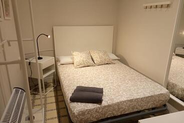 هاستل Amat Private Rooms Near Plaza Universitat