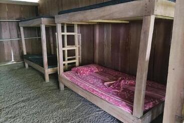 旅馆 Habitación Compartida Con Tres Comidas Incluidas Y Dos Horas De Electricidad Diarias
