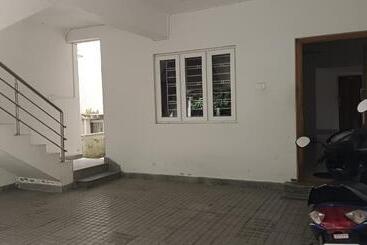 تختخواب و صبحانه Abbu Royal Palace Cottage