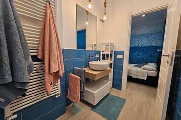 تختخواب و صبحانه Casita Azul