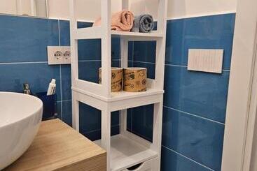 تختخواب و صبحانه Casita Azul