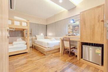 Goya Hotel Warorot Market