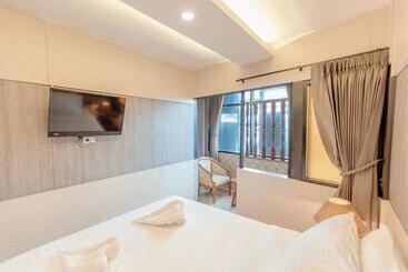 Goya Hotel Warorot Market