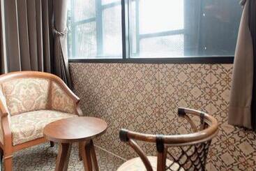 Goya Hotel Warorot Market