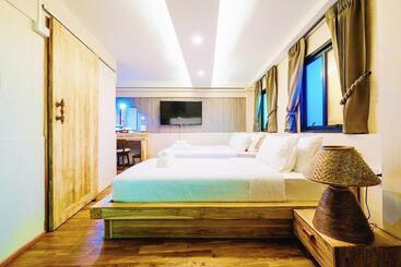 Goya Hotel Warorot Market