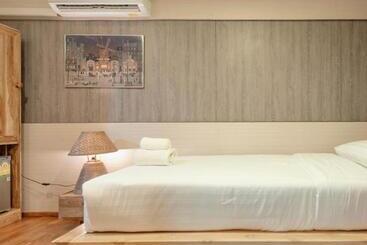 Goya Hotel Warorot Market