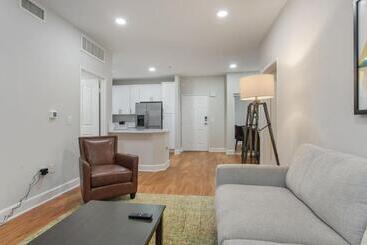 هتل کپسول Central 2bedroom 5 Mins To Grove With Pool & Free Parking
