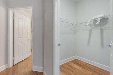 هتل کپسول Central 2bedroom 5 Mins To Grove With Pool & Free Parking