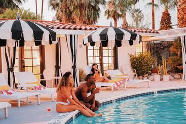 هتل Downtown Poolside Resort A And Outdoor Amenities