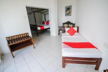 هتل Jasmin House