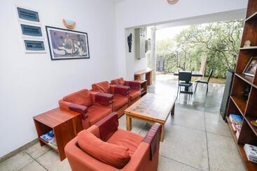 هتل Jasmin House