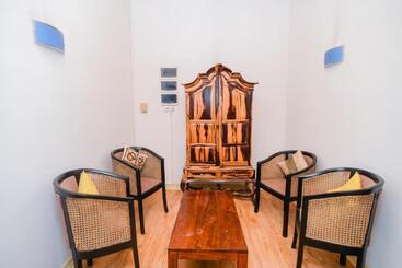 هتل Jasmin House