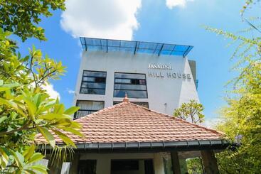 هتل Jasmin House