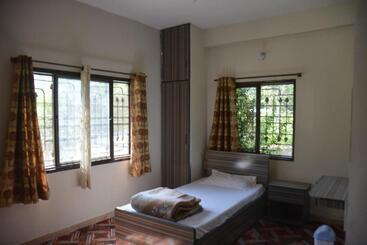 هتل Lahore Guest House, Dadar, Siran Valley