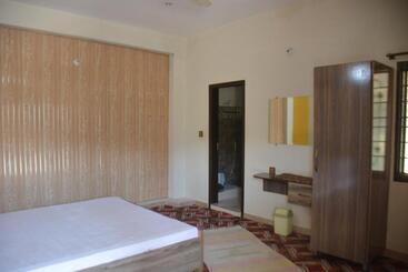 هتل Lahore Guest House, Dadar, Siran Valley