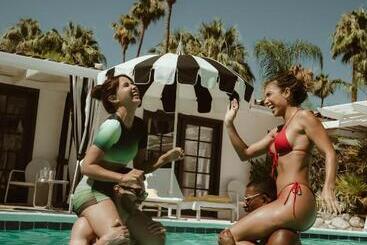 هتل Midcentury Poolside Getaway, Private Courtyar, Spa