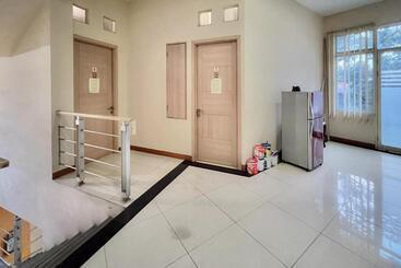 هتل Wisma Anggrek Syariah Mitra Reddoorz