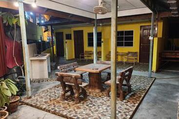 مُتل Lagenda Resthouse Cenang Beach