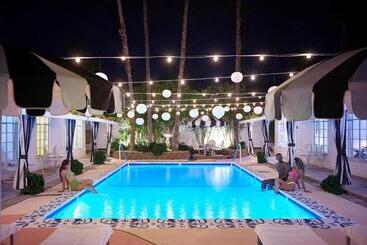 Old Hollywood Designer Glam Hotel In Downtown P