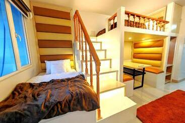 پانسیون Dream Staycation At Pendragon Style