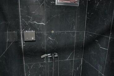 Amazon Suit Otel