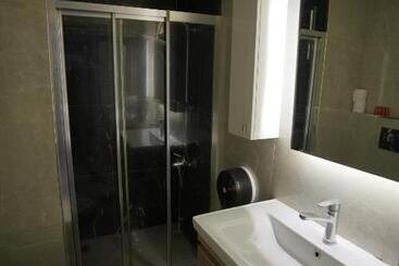 Amazon Suit Otel