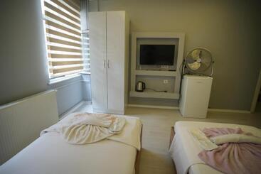Amazon Suit Otel