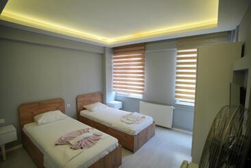 Amazon Suit Otel