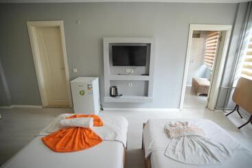 Amazon Suit Otel