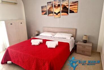 تختخواب و صبحانه Blue Marlin