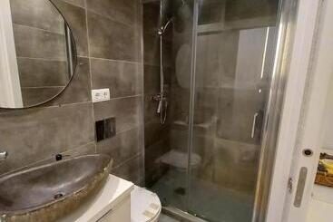 تختخواب و صبحانه Colon Rooms