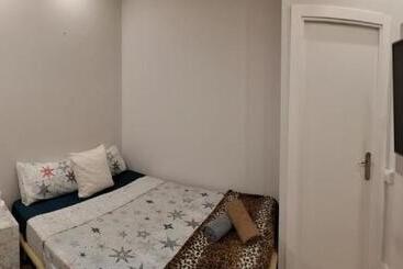تختخواب و صبحانه Colon Rooms