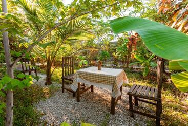 تختخواب و صبحانه Tropicana Boutique