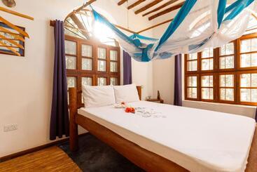 تختخواب و صبحانه Tropicana Boutique
