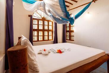 تختخواب و صبحانه Tropicana Boutique