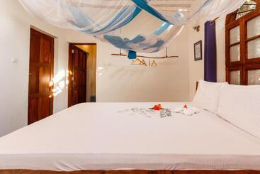 تختخواب و صبحانه Tropicana Boutique