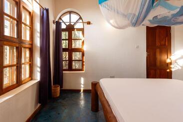 تختخواب و صبحانه Tropicana Boutique