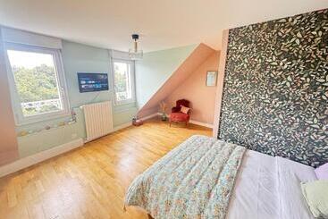 هتل Chambres Au Coeur Du Quartier Historique Maison Alternativi