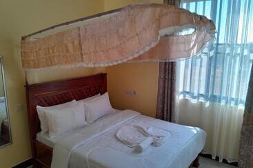 هتل Gustina Zuzu Village Lodge