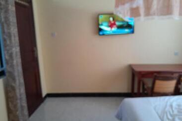 هتل Gustina Zuzu Village Lodge