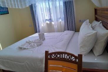 هتل Gustina Zuzu Village Lodge