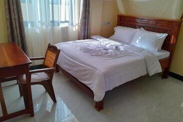 هتل Gustina Zuzu Village Lodge