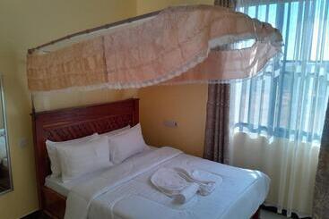 هتل Gustina Zuzu Village Lodge