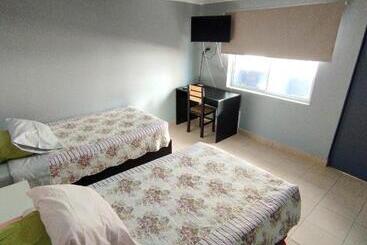 هتل Hostal Calama