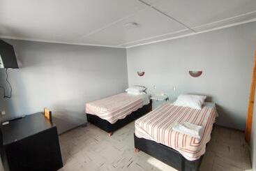 هتل Hostal Calama