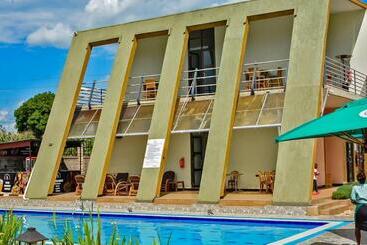 هتل Sierra Caves Resort Ltd