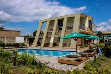 هتل Sierra Caves Resort Ltd